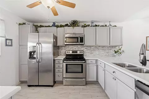 Kitchen - 175 Kings Hwy #437, Punta Gorda, FL 33983 photo 1 of 6