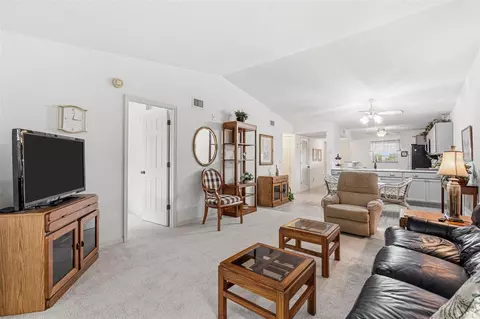Living - 175 Kings Hwy #437, Punta Gorda, FL 33983 photo 3 of 4