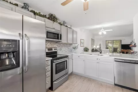 Kitchen - 175 Kings Hwy #437, Punta Gorda, FL 33983 photo 4 of 6