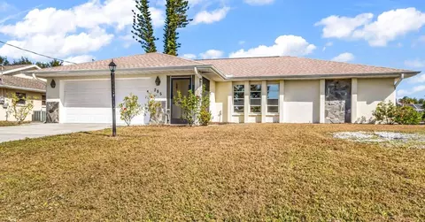 285 Mark Twain Ln, Rotonda West, FL 33947