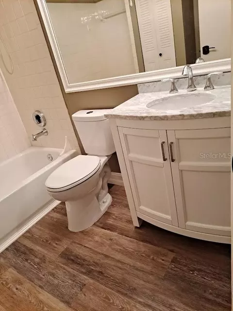 4037 Crockers Lake Blvd #25, Sarasota, FL 34238