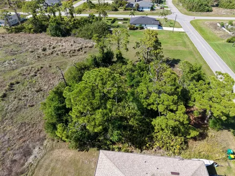 274 Sweetwater Dr, Rotonda West, FL 33947