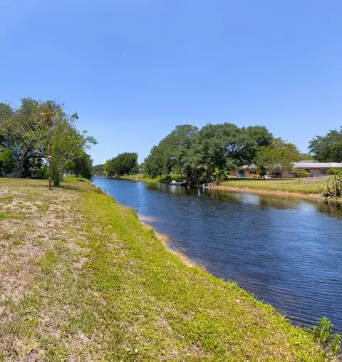 231 Caddy Rd, Rotonda West, FL 33947