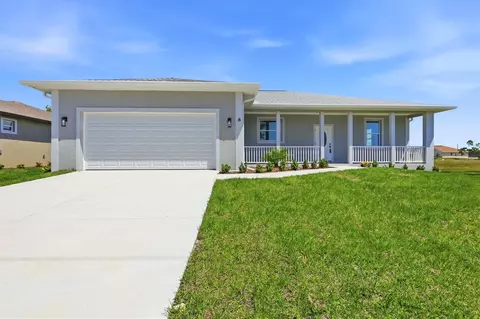 8 Bank Ct, Placida, FL 33946