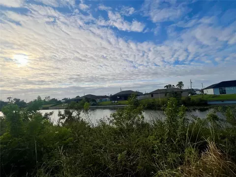 934 NE 12th St, Cape Coral, FL 33909