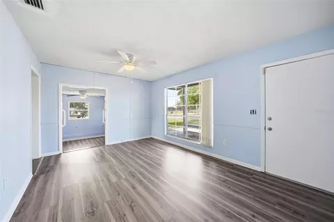 Living - 704 N Manatee Ave, Arcadia, FL 34266 photo 2 of 5