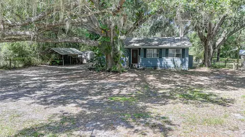 Exterior - 2403 SE Pointer Ave, Arcadia, FL 34266 photo 9 of 15