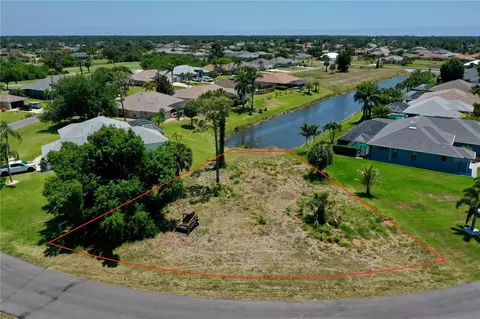 23 Medalist Cir, Rotonda West, FL 33947