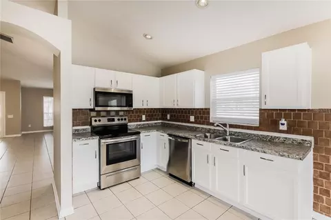Kitchen - 13302 Evening Sunset Ln, Riverview, FL 33579 photo 2 of 3