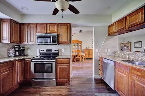 Kitchen - 3601 Divot Rd, Sebring, FL 33872 photo 2 of 2