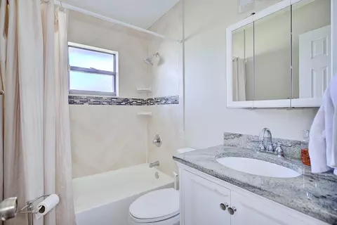 Bath - 3601 Divot Rd, Sebring, FL 33872 photo 1 of 3