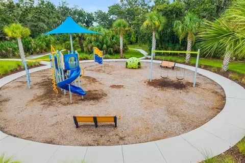 View/Area - 10009 Daybreak Gln, Parrish, FL 34219 photo 8 of 9