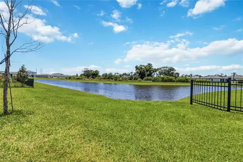 Exterior - 10009 Daybreak Gln, Parrish, FL 34219 photo 7 of 8