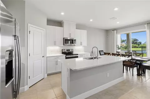 Kitchen - 10009 Daybreak Gln, Parrish, FL 34219 photo 2 of 2