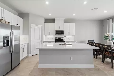 Kitchen - 10009 Daybreak Gln, Parrish, FL 34219 photo 1 of 2