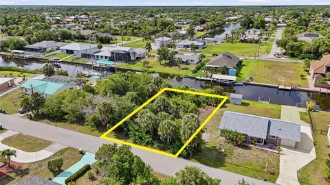 18318 Van Nuys Cir, Port Charlotte, FL 33948
