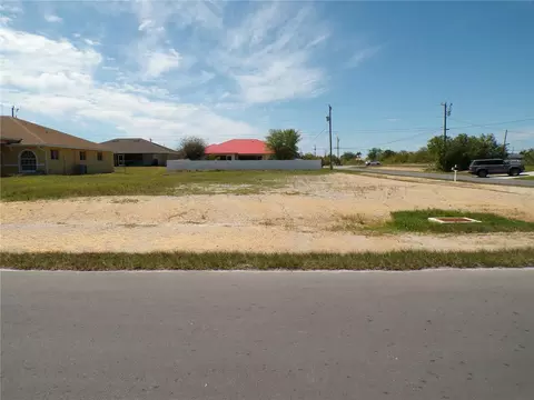 1910 NE 8th Pl, Cape Coral, FL 33909