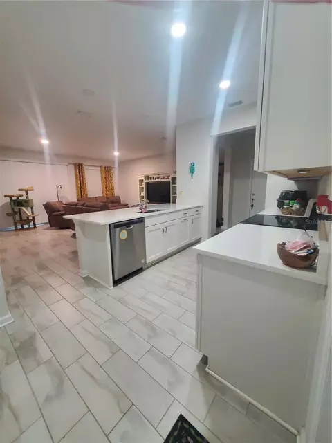 Kitchen - 10960 Brightleaf Ct, Riverview, FL 33569 photo 4 of 5