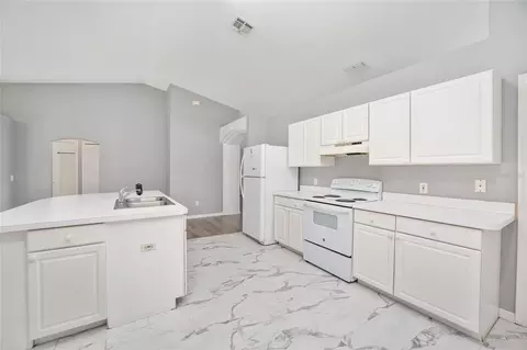 Kitchen - 20 Pine Court Loop, Ocala, FL 34472 photo 2 of 6