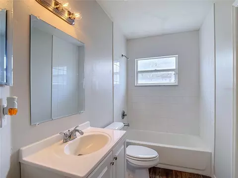 Bath - 1732 Hulett Dr, Brandon, FL 33511 photo 4 of 5