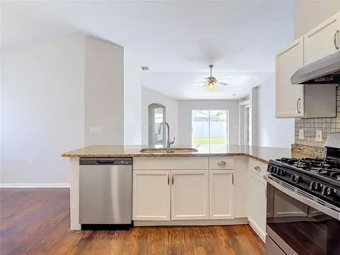 Kitchen - 1732 Hulett Dr, Brandon, FL 33511 photo 4 of 9