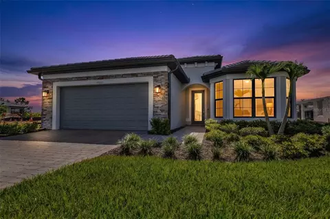 4400 Lakeside Grove Pl, North Port, FL 34289