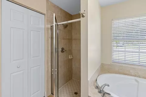 Bath - 2326 Jackson Dr, Sebring, FL 33870 photo 3 of 4