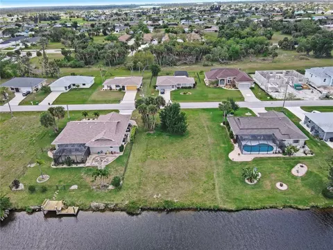 82 Mark Twain Ln, Rotonda West, FL 33947