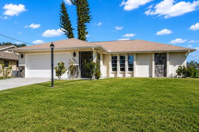 285 Mark Twain Ln, Rotonda West, FL 33947