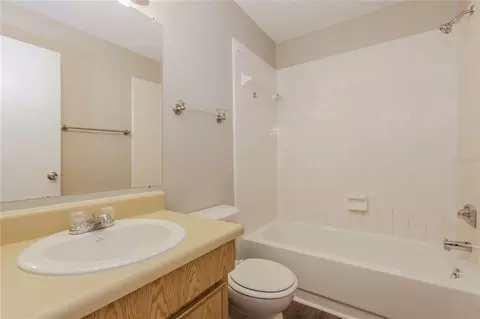 Bath - 1002 Pinehaven Ct, Brandon, FL 33511 photo 2 of 2