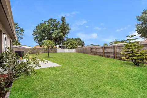 Exterior - 1002 Pinehaven Ct, Brandon, FL 33511 photo 2 of 3