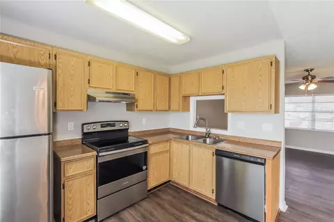 Kitchen - 1002 Pinehaven Ct, Brandon, FL 33511 photo 2 of 3
