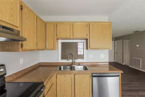 Kitchen - 1002 Pinehaven Ct, Brandon, FL 33511 photo 3 of 3