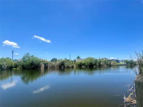 2208 NE 6th Ave, Cape Coral, FL 33909