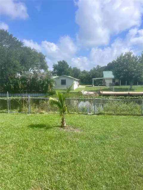 Exterior - 1038 20th St, Okeechobee, FL 34974 photo 7 of 8