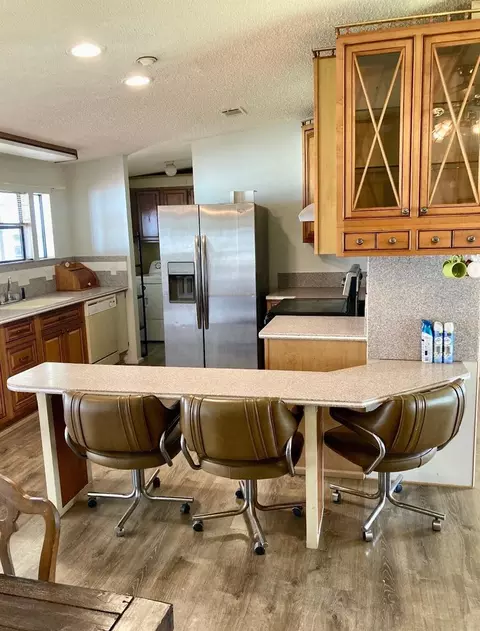 Kitchen - 1038 20th St, Okeechobee, FL 34974 photo 4 of 9
