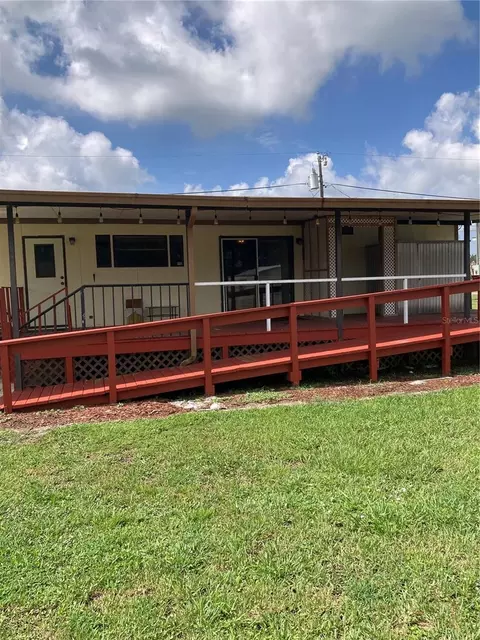 Exterior - 1038 20th St, Okeechobee, FL 34974 photo 3 of 8