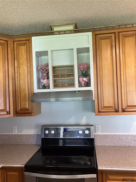 Kitchen - 1038 20th St, Okeechobee, FL 34974 photo 6 of 9