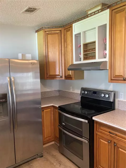 Kitchen - 1038 20th St, Okeechobee, FL 34974 photo 2 of 9