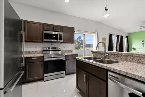 Kitchen - 5906 Escalon Dr, Sebring, FL 33872 photo 3 of 5