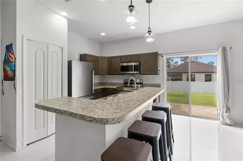 Kitchen - 5906 Escalon Dr, Sebring, FL 33872 photo 4 of 5