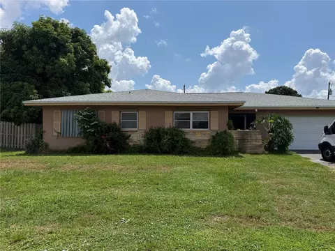 563 Beal St NW, Port Charlotte, FL 33952