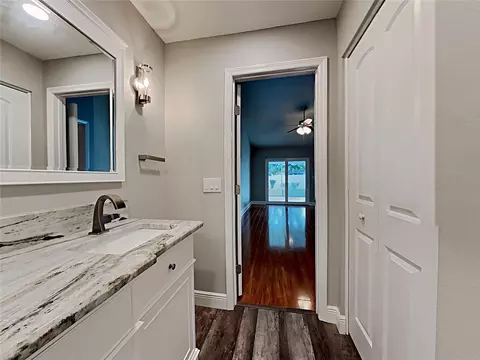 Bath - 1237 Barmere Ln, Brandon, FL 33511 photo 2 of 3