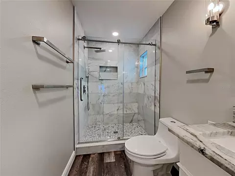Bath - 1237 Barmere Ln, Brandon, FL 33511 photo 3 of 3