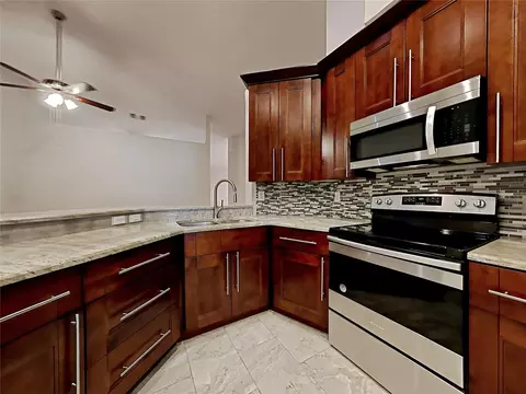 Kitchen - 1237 Barmere Ln, Brandon, FL 33511 photo 2 of 3