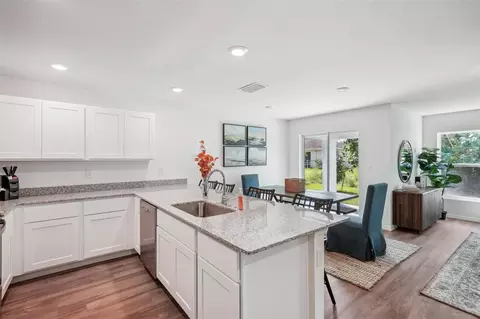 Kitchen - 34030 Long Cir, Webster, FL 33597 photo 3 of 4