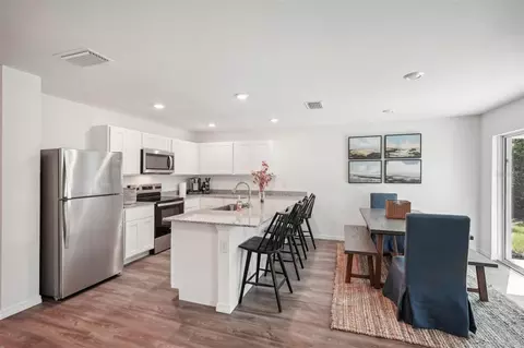 Kitchen - 34030 Long Cir, Webster, FL 33597 photo 2 of 4