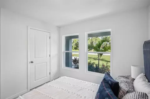 Bedroom - 34030 Long Cir, Webster, FL 33597 photo 5 of 8