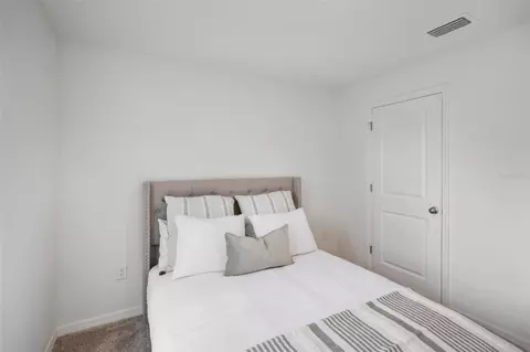 Bedroom - 34030 Long Cir, Webster, FL 33597 photo 2 of 8
