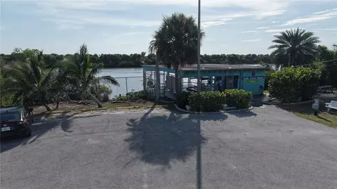 View/Area - 625 E Baffin Dr, Venice, FL 34293 photo 9 of 17